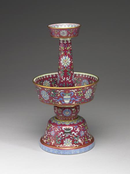 粉彩紫地番蓮八寶紋燭臺