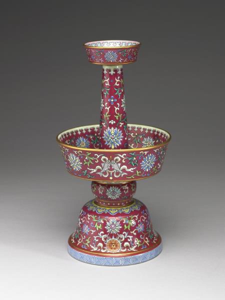 粉彩紫地番蓮八寶紋燭臺