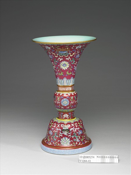 粉彩紫地番蓮八寶紋花觚