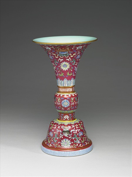 粉彩紫地番蓮八寶紋花觚