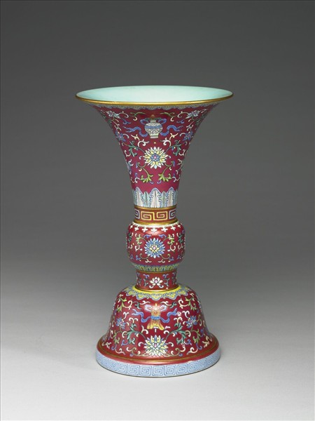 粉彩紫地番蓮八寶紋花觚