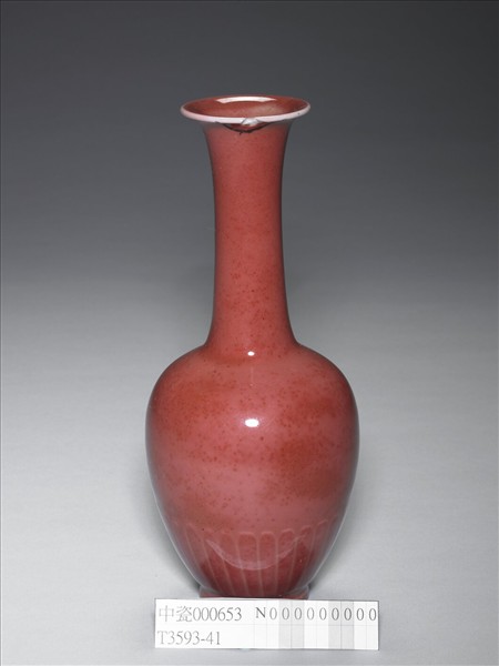 豇豆紅釉菊瓣紋瓶