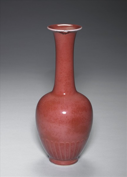 豇豆紅釉菊瓣紋瓶