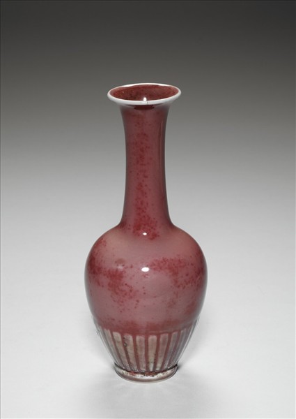 豇豆紅釉菊瓣紋瓶