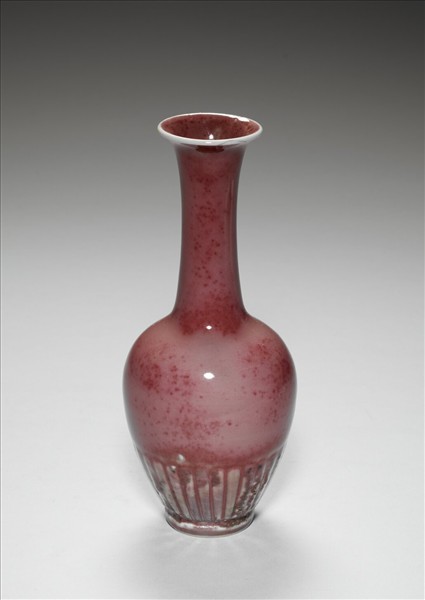豇豆紅釉菊瓣紋瓶