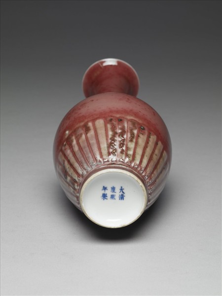 豇豆紅釉菊瓣紋瓶