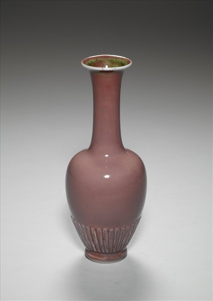 豇豆紅釉菊瓣紋瓶