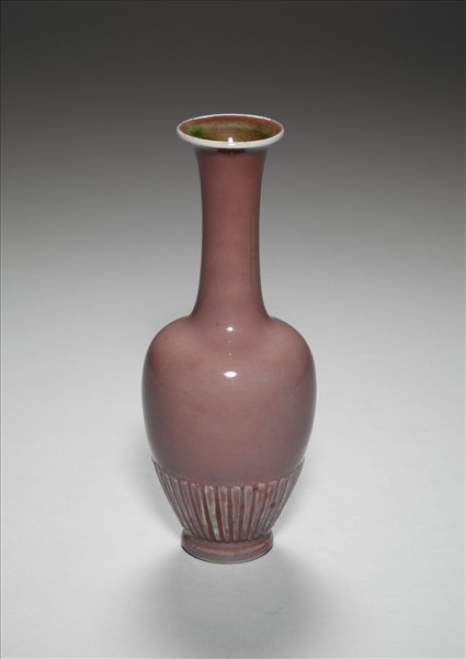 豇豆紅釉菊瓣紋瓶