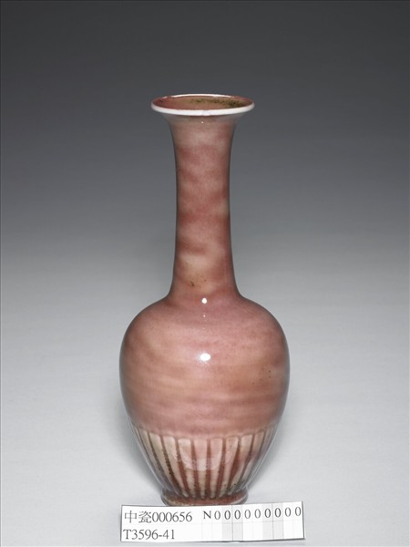 豇豆紅釉菊瓣紋瓶