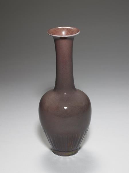 豇豆紅釉菊瓣紋瓶