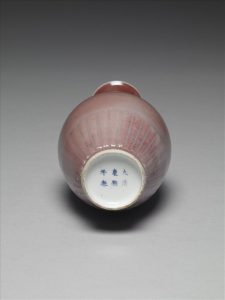 豇豆紅釉菊瓣紋瓶