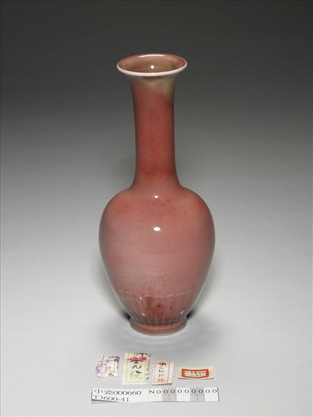 豇豆紅釉菊瓣紋瓶