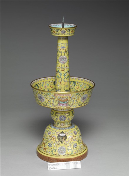 粉彩串枝蓮八寶紋燭臺