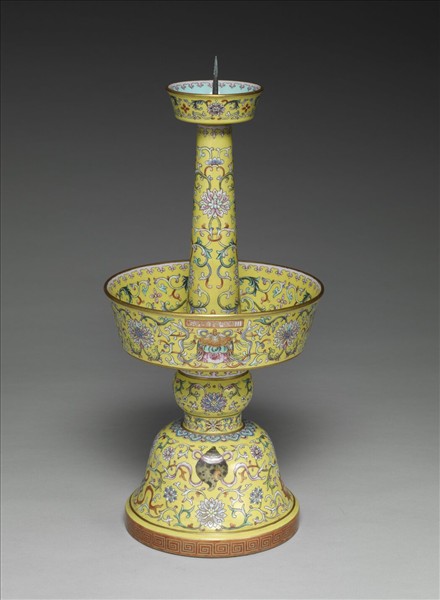 粉彩串枝蓮八寶紋燭臺