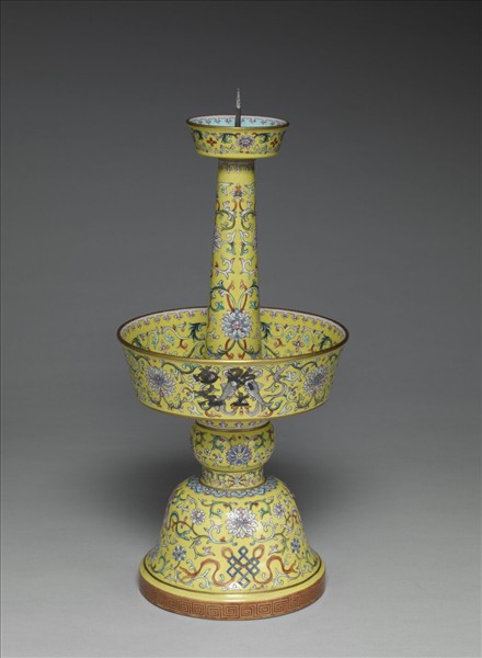 粉彩串枝蓮八寶紋燭臺