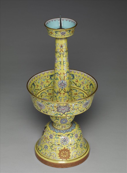 粉彩串枝蓮八寶紋燭臺