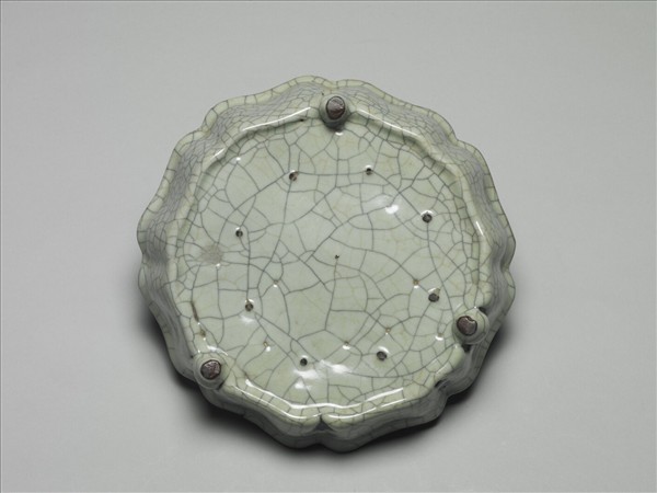 青瓷八方三足洗