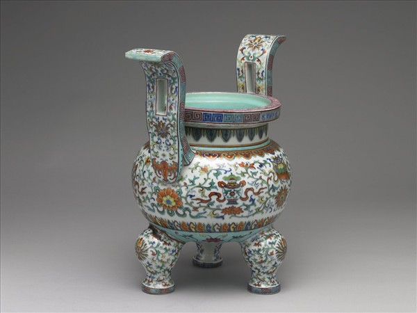 五彩番蓮雜寶紋爐