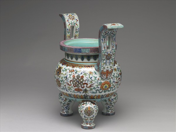 五彩番蓮雜寶紋爐