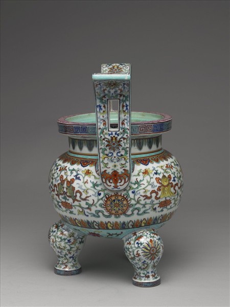 五彩番蓮雜寶紋爐