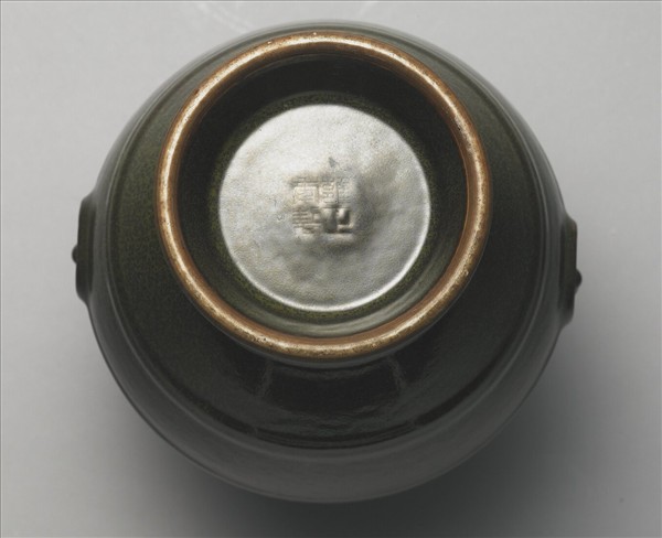 茶葉末釉獸首弦紋壺