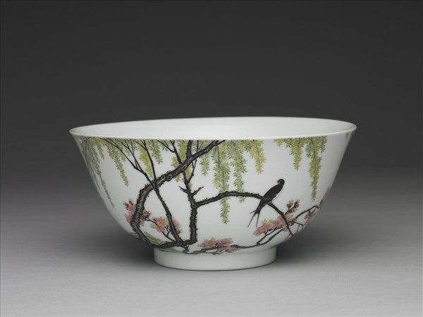 琺瑯彩瓷柳燕紋碗