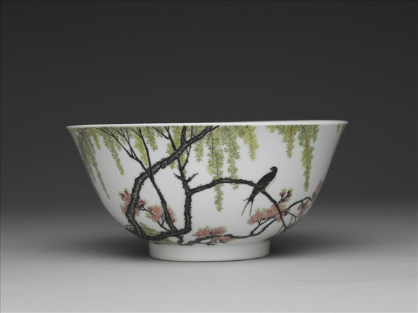 琺瑯彩瓷柳燕紋碗