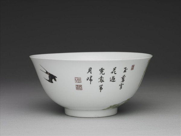 琺瑯彩瓷柳燕紋碗