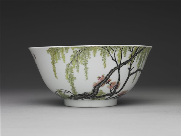 琺瑯彩瓷柳燕紋碗