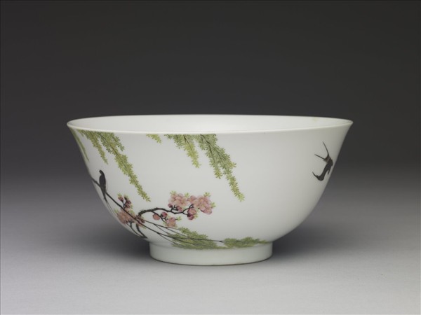 琺瑯彩瓷柳燕紋碗