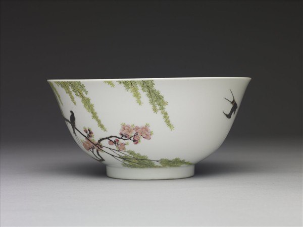 琺瑯彩瓷柳燕紋碗