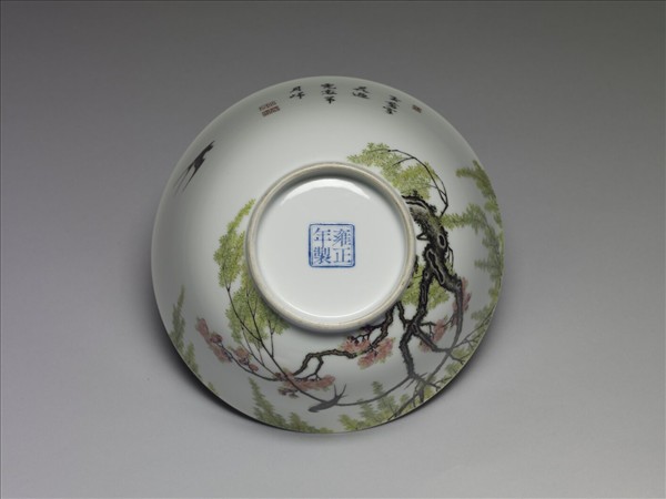 琺瑯彩瓷柳燕紋碗