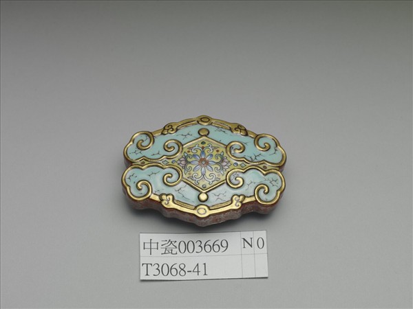 粉彩松石色描金帶板