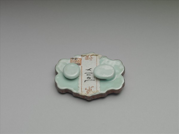 粉彩松石色描金帶板