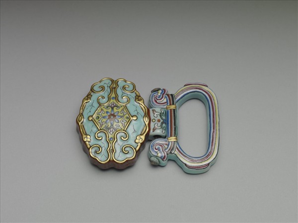 粉彩松石色描金帶板