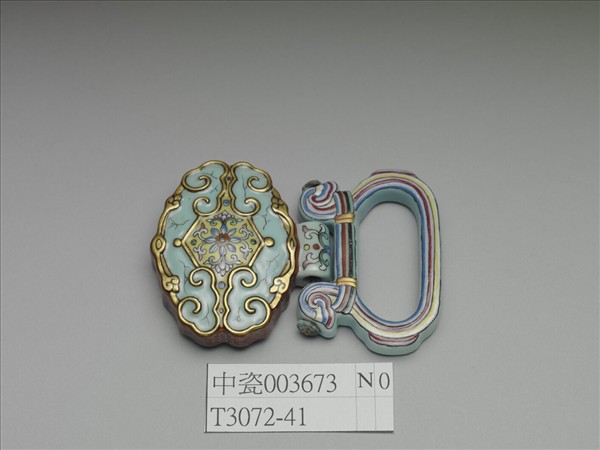 粉彩松石色描金帶板