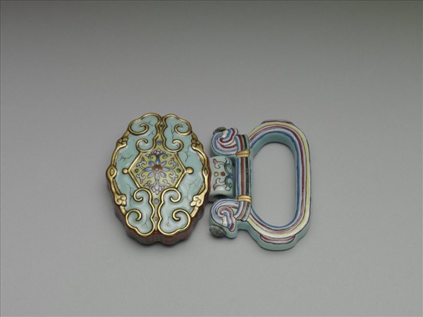 粉彩松石色描金帶板