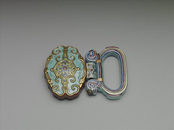 粉彩松石色描金帶板