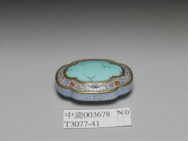 粉彩松石色描金帶板