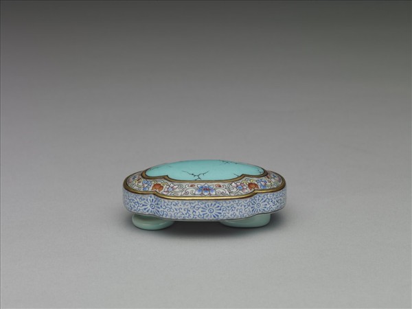 粉彩松石色描金帶板