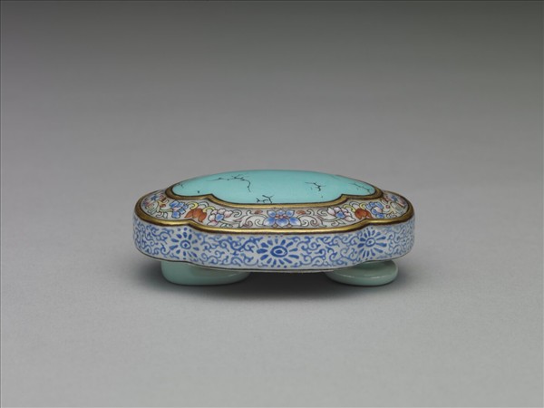 粉彩松石色描金帶板