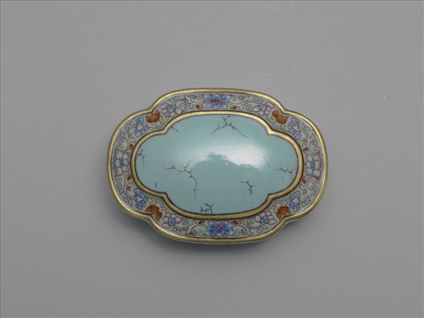 粉彩松石色描金帶板