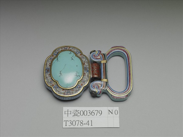 粉彩松石色描金帶板