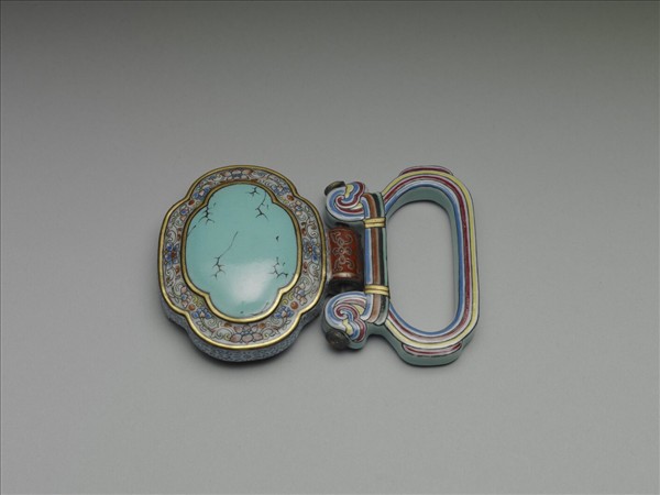 粉彩松石色描金帶板