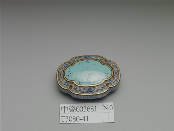 粉彩松石色描金帶板