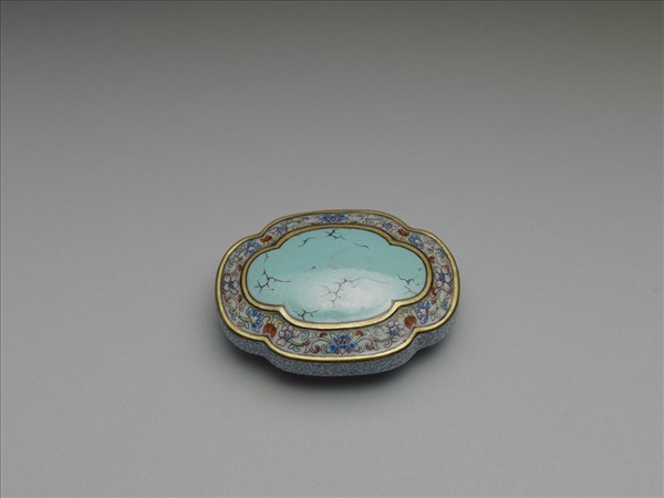 粉彩松石色描金帶板