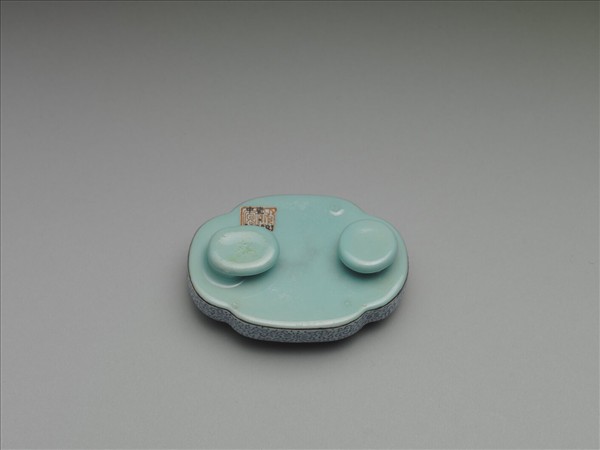 粉彩松石色描金帶板