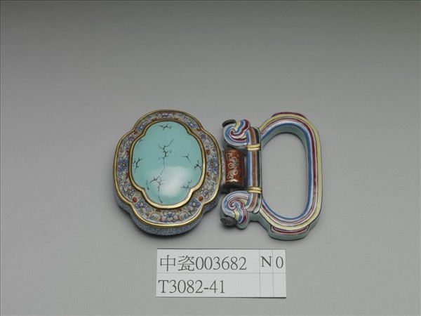 粉彩松石色描金帶板