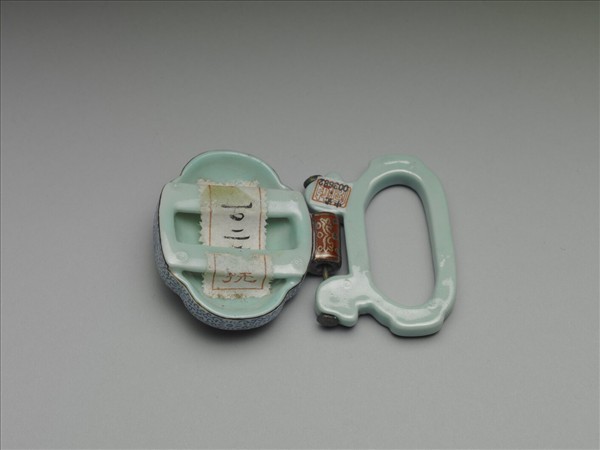 粉彩松石色描金帶板