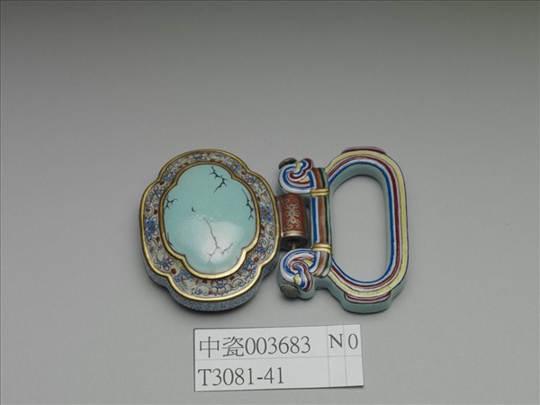 粉彩松石色描金帶板